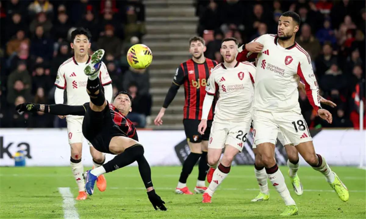 رجل مباراة ليفربول وبورنموث في الدوري الإنجليزي 