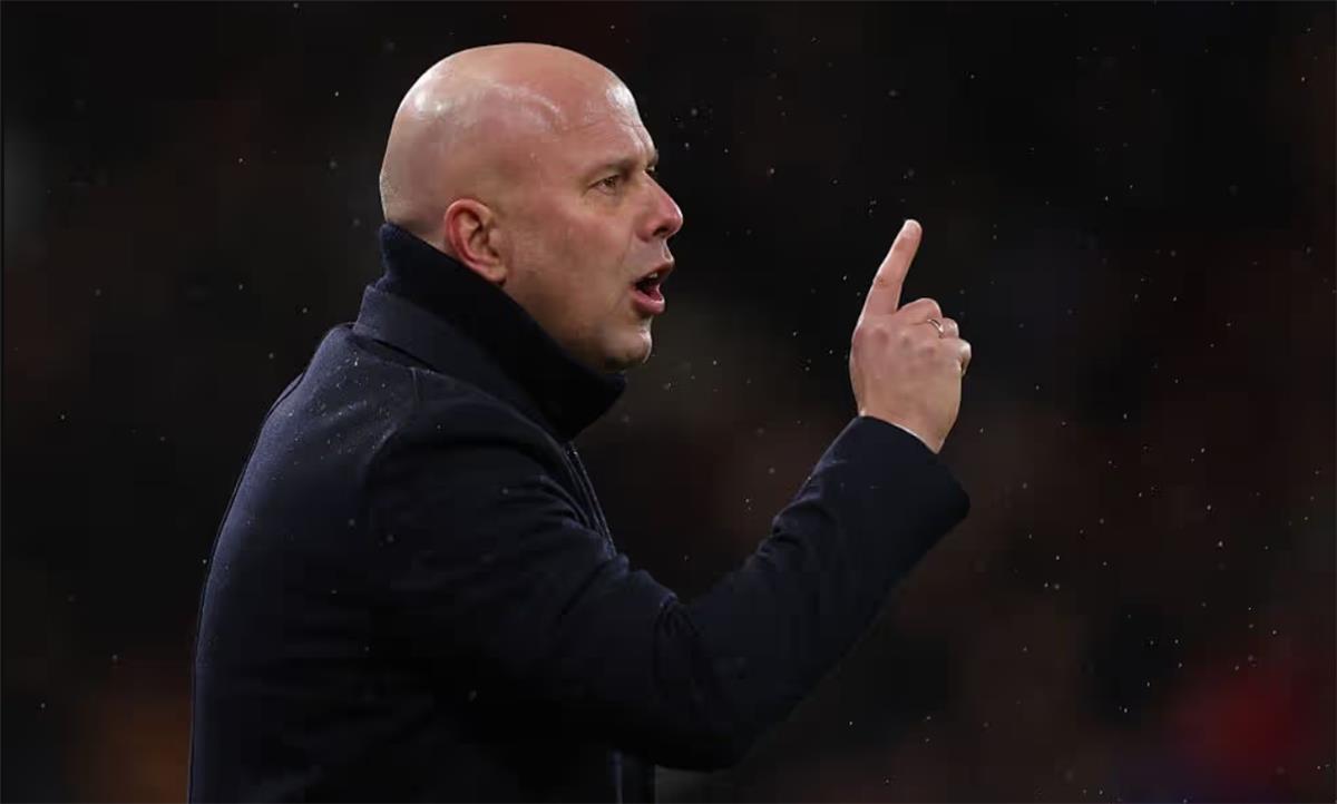 سلوت يوضح حديثه مع الحكام بعد خسارة ليفربول القاتلة أمام بورنموث.. ويبرر الهزيمة