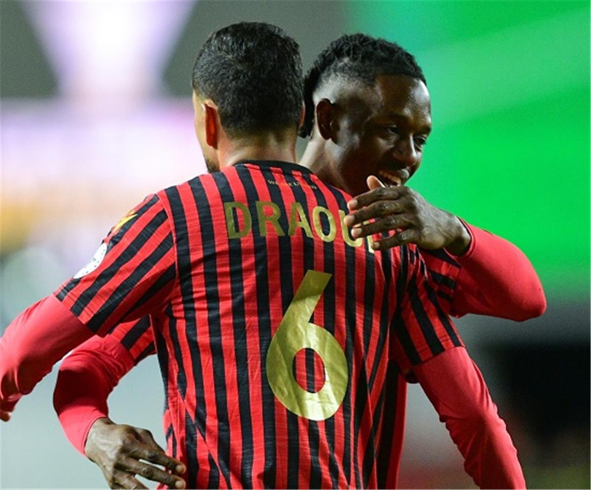 فيديو | اتحاد العاصمة يهزم دجوليبا بثنائية ويضع قدمًا في ربع نهائي الكونفدرالية