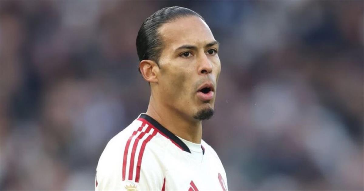 فان دايك: أتمنى بقاء لاعب ليفربول.. وأتحمل المسئولية دائمًا