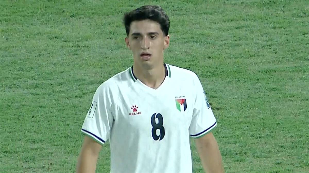 خاص | هل تفاوض الأهلي من أجل ضم أجوستين منصور لاعب فلسطين؟