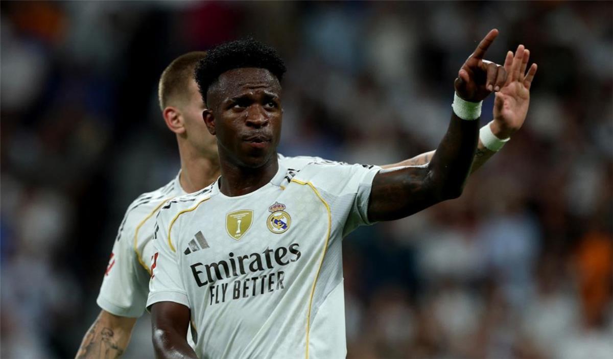 فينيسيوس يمنح مهلة محددة لـ ريال مدريد لحسم تمديد عقده