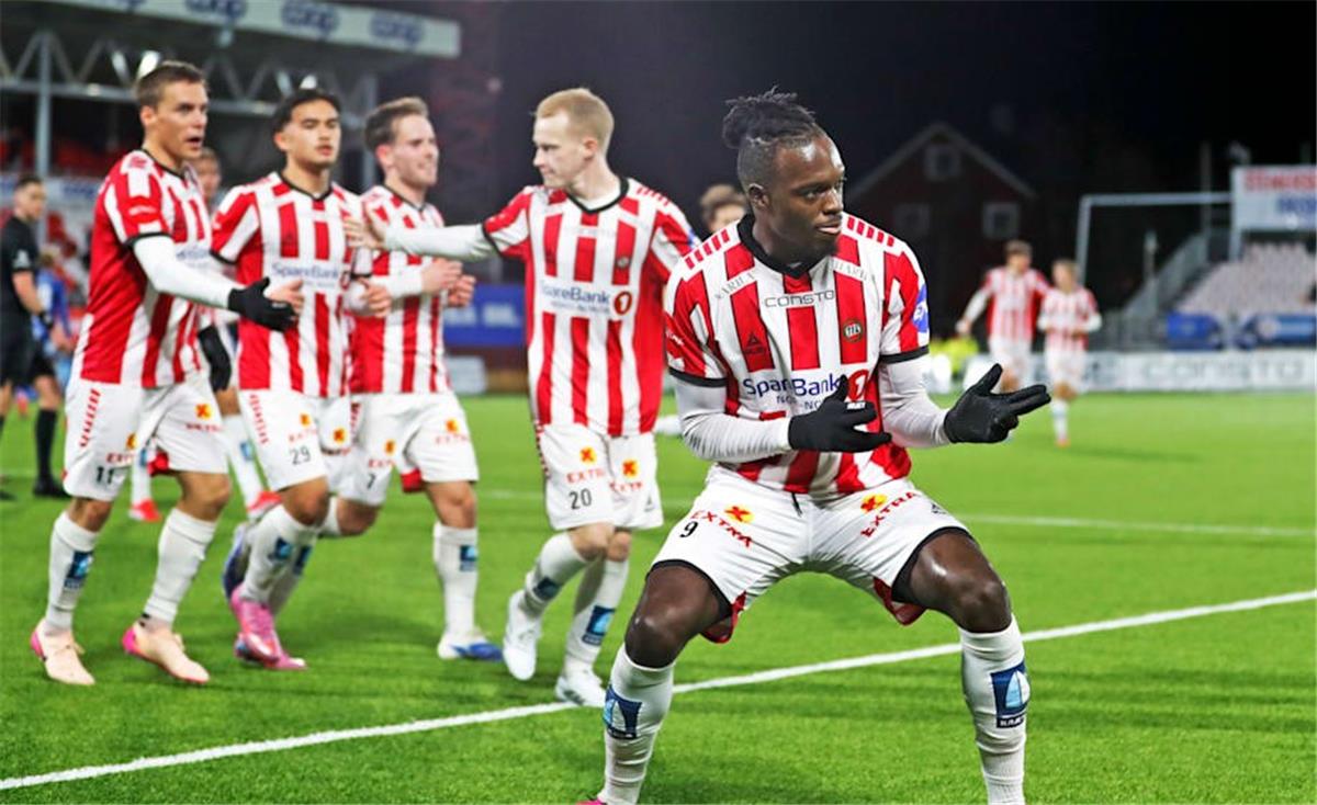 خاص | مدرب أنجولا السابق يكشف سر عدم انضمام كامويش صفقة الأهلي الجديدة لمنتخب بلاده