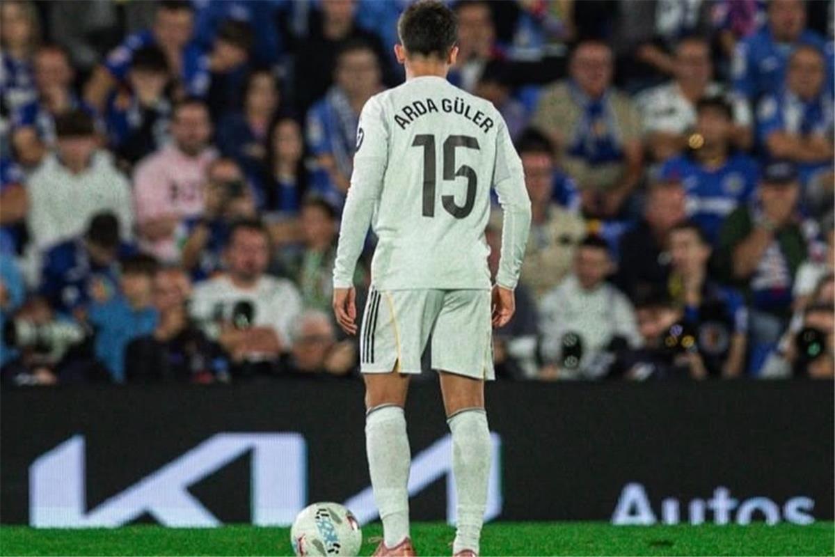 ماذا قال جولر غاضبًا أثناء استبداله في مباراة ريال مدريد وبنفيكا؟