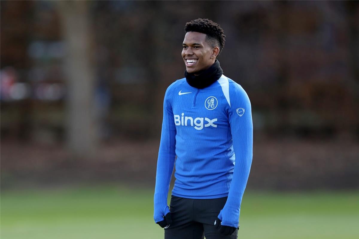 ديكو يوضح سبب رفض برشلونة التعاقد مع إستيفاو قبل تشيلسي 