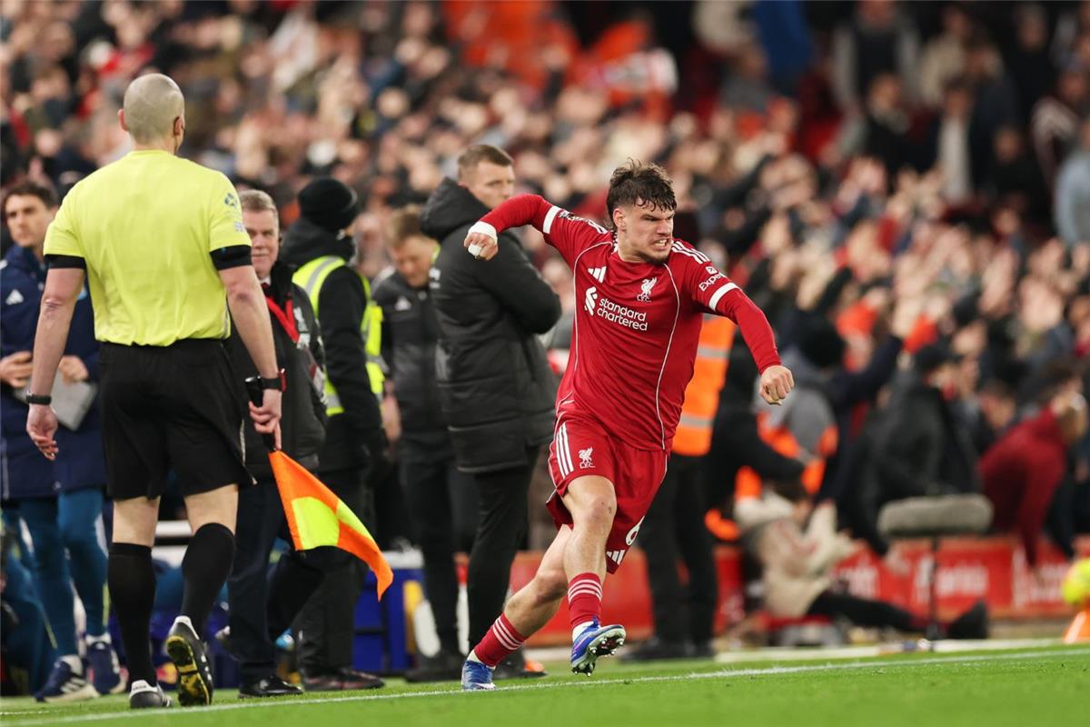 كيركيز: شاهدت شيئًا جنونيًا لأول مرة في مباراة ليفربول ونيوكاسل