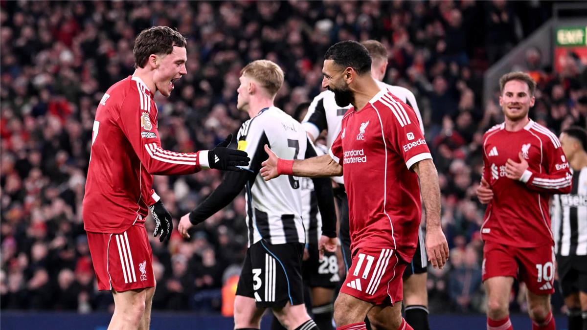 شيرر يختار ثلاثي ليفربول في تشكيل الجولة 24 من الدوري الإنجليزي.. موقف محمد صلاح