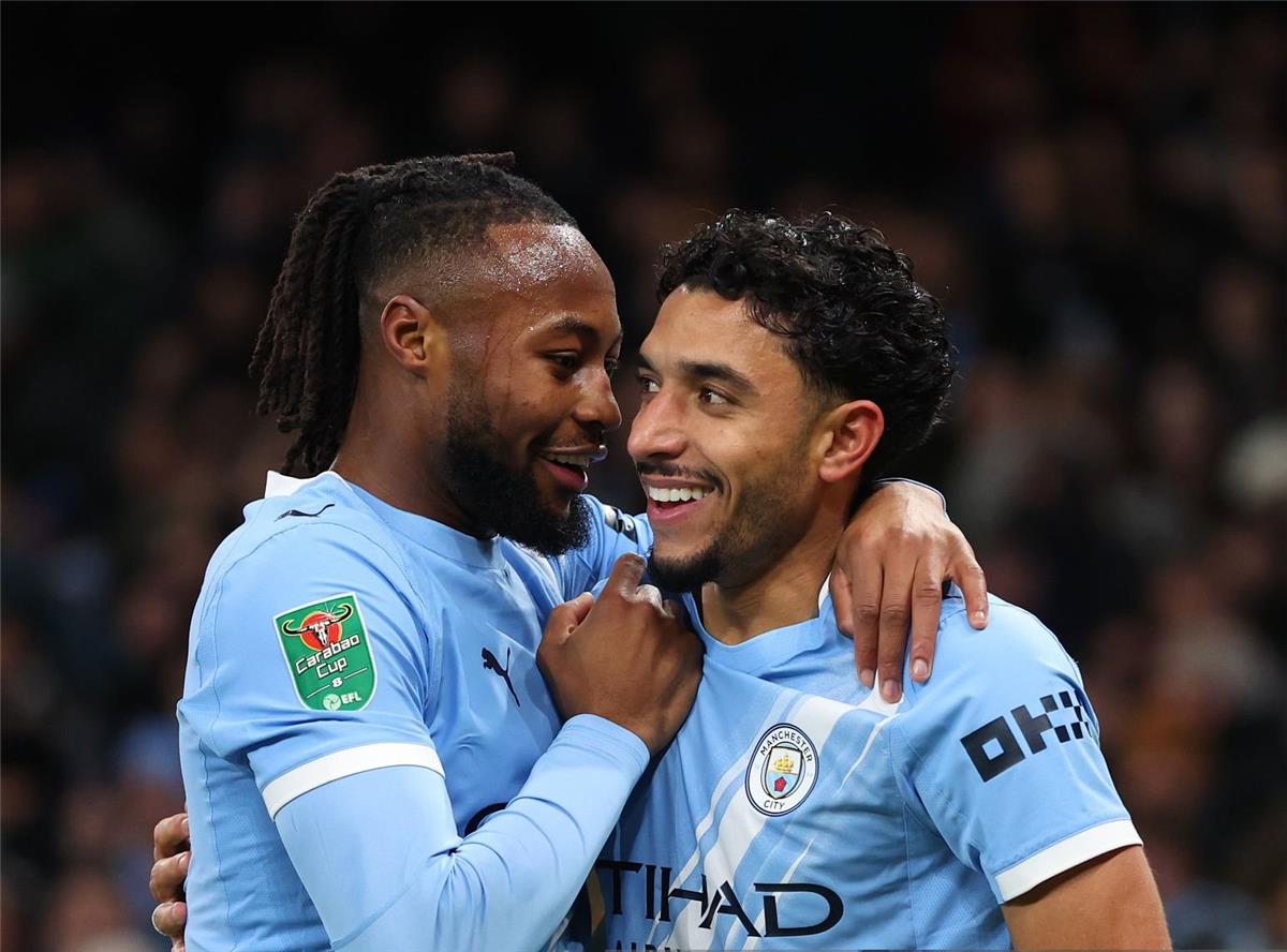 فيديو | عمر مرموش يسجل الثنائية وريندرز يضيف الثالث لـ مانشستر سيتي أمام نيوكاسل