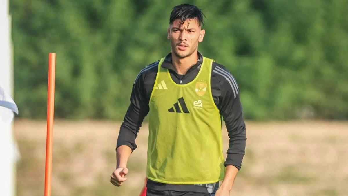 خاص | موقف أشرف داري من الرحيل عن الأهلي قبل غلق القيد.. وعروض محلية