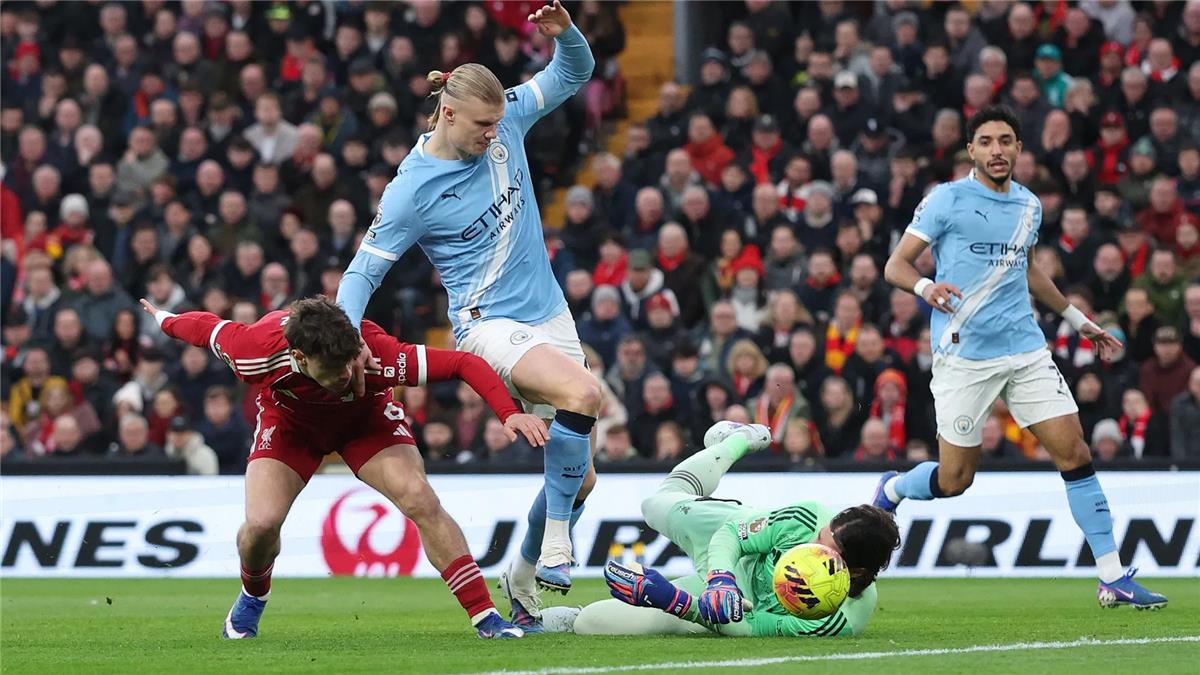 سبب استبدال عمر مرموش في مباراة ليفربول ومانشستر سيتي