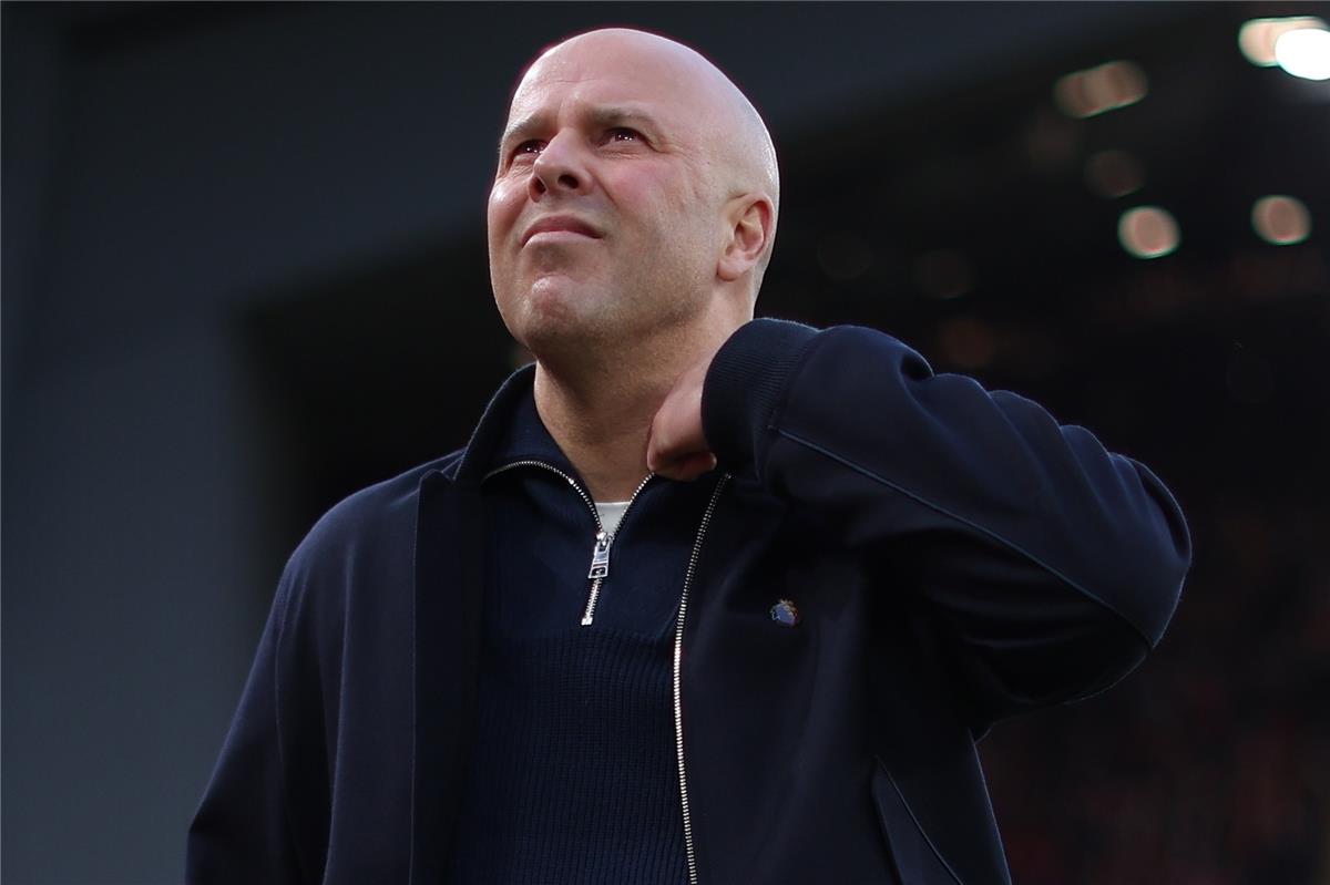 صاحب واقعة سيئة مع سلوت.. حكم مباراة ليفربول وسندرلاند في الدوري الإنجليزي