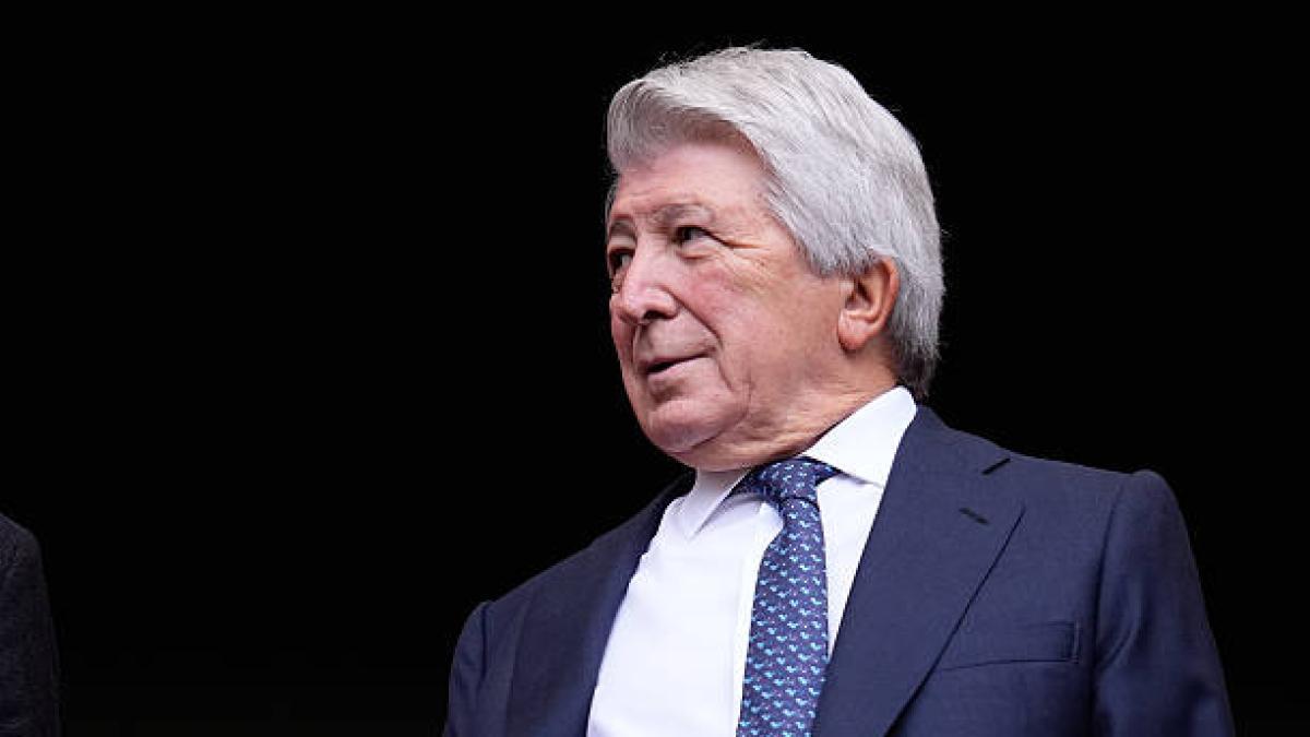 رئيس أتلتيكو مدريد: نريد هزيمة برشلونة.. وعلى أراوخو تسهيل الأهداف لنا