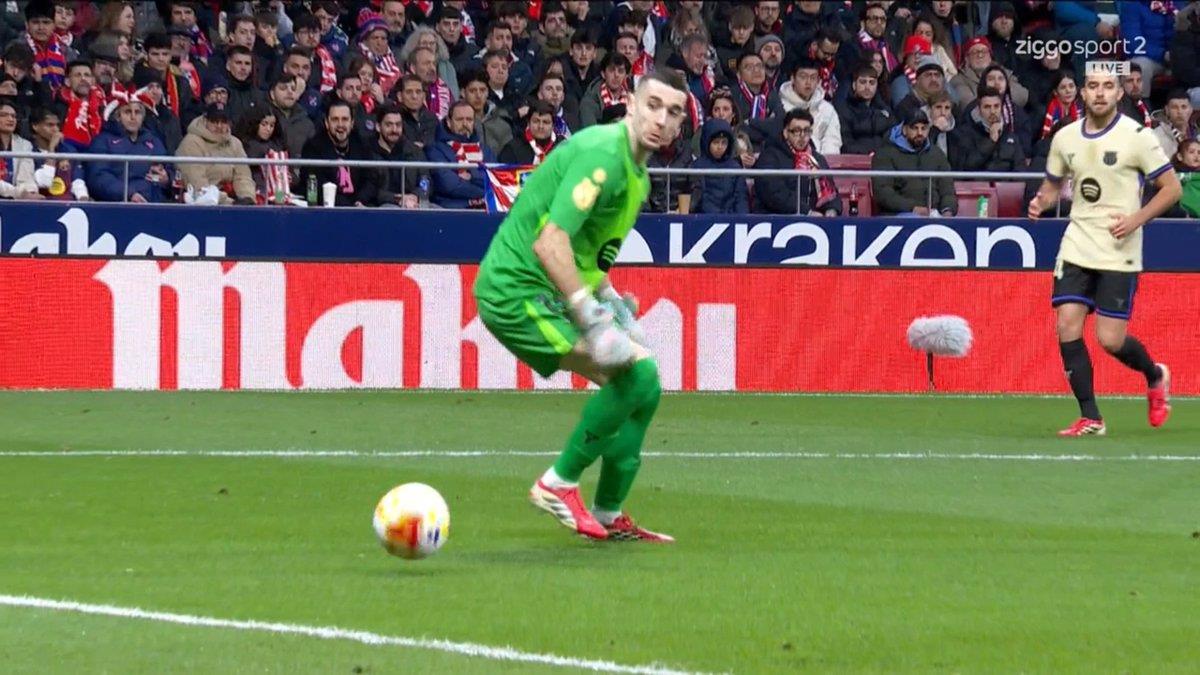 فيديو | خطأ قاتل من خوان جارسيا.. أتلتيكو مدريد يسجل الهدف الأول أمام برشلونة