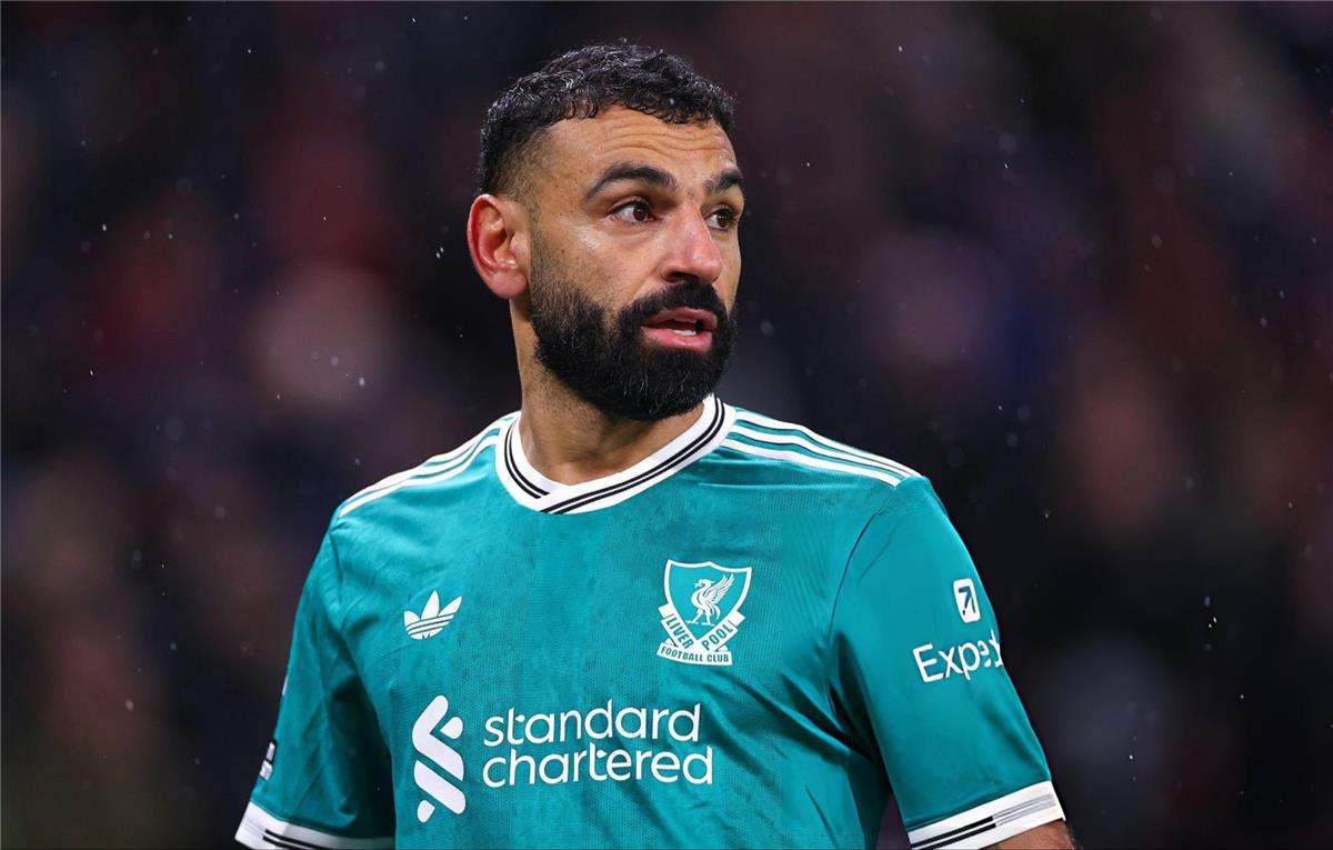 تطورات مثيرة حول مستقبل محمد صلاح بعد استعادة علاقته مع سلوت