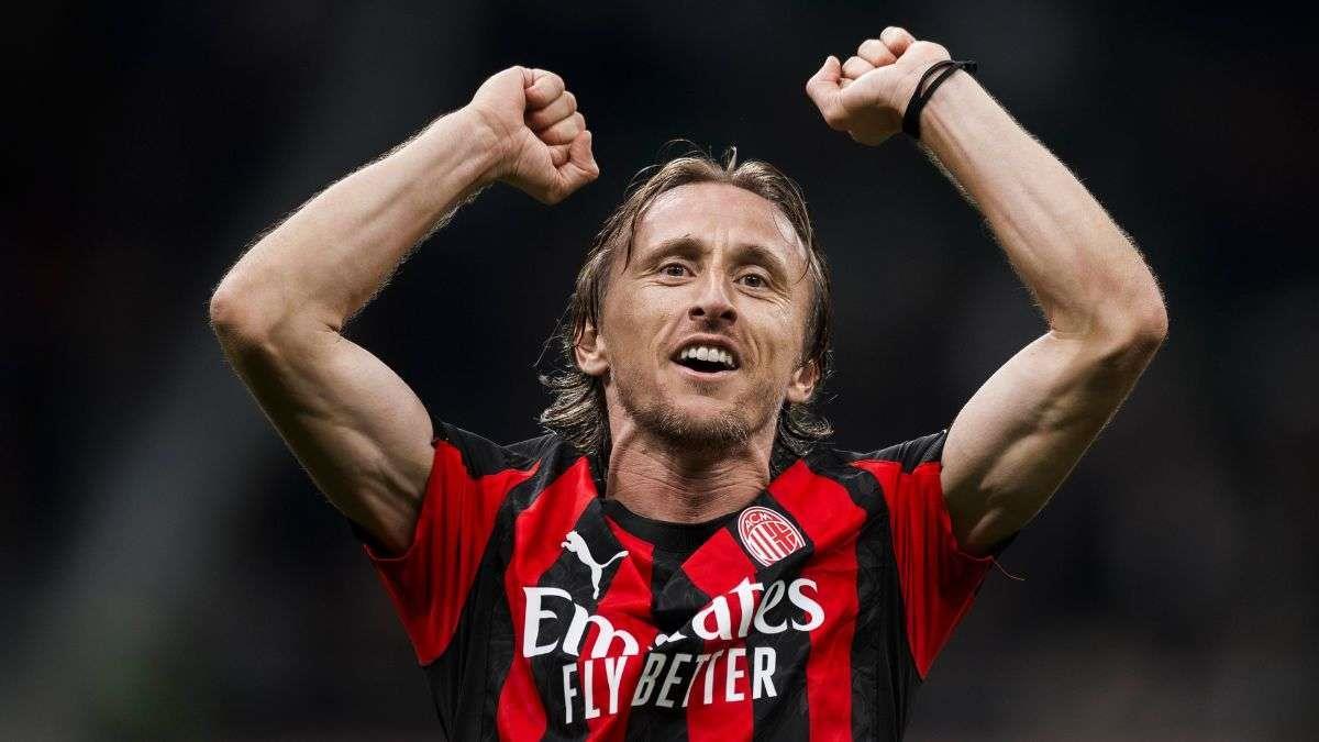 ميلان يحدد موقفه بشأن مستقبل مودريتش قبل نهاية عقده