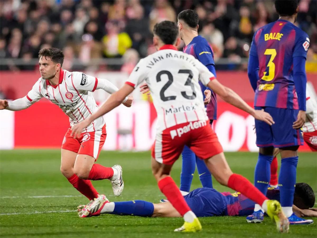 خبير تحكيمي يوضح مدى صحة هدف جيرونا المثير للجدل أمام برشلونة