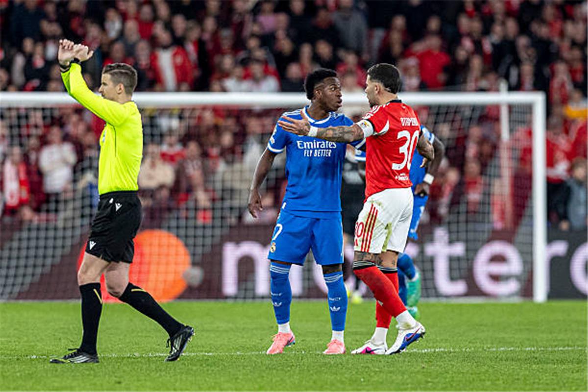 شنايدر يهاجم أوتاميندي بعد واقعة فينيسيوس: هل فقدت عقلك؟