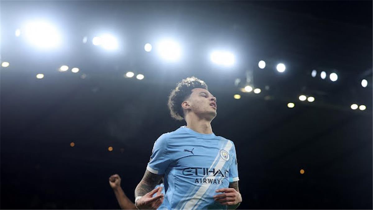 أوريلي يسجل هدف مانشستر سيتي الثاني أمام نيوكاسل