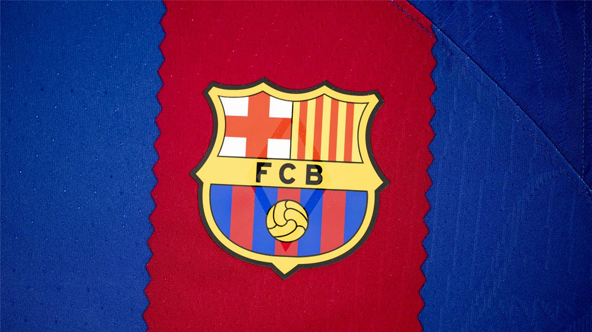 لاعب برشلونة يتعرض لإصابة قوية.. وفحوصات دقيقة منتظرة