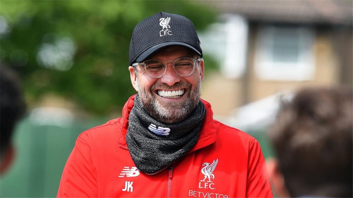 كلوب يتغنى بلاعب ليفربول السابق: يملك قلبًا كبيرًا.. ولا أحد قادر على تحطيم رقمه القياسي