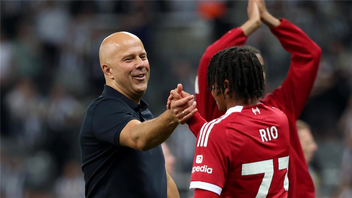 ريو نجوموها يتوجه بطلب هام إلى آرني سلوت