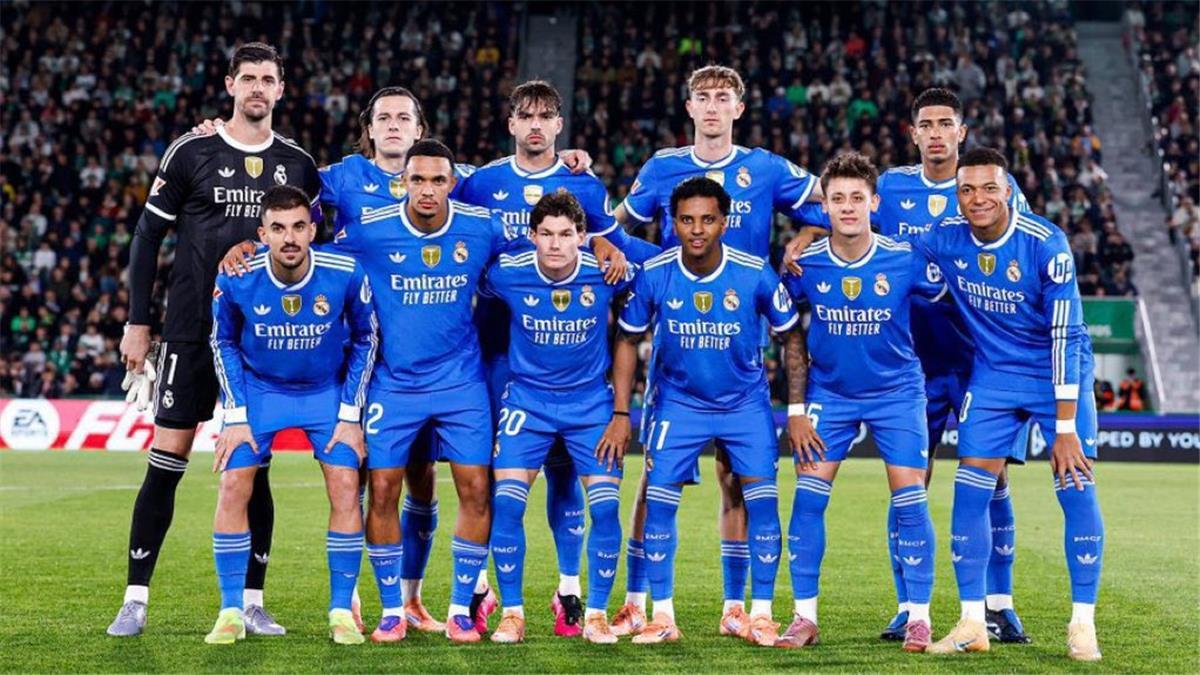 أساس الفريق.. لاعب ريال مدريد يثير قلق الإدارة بشأن مستقبله