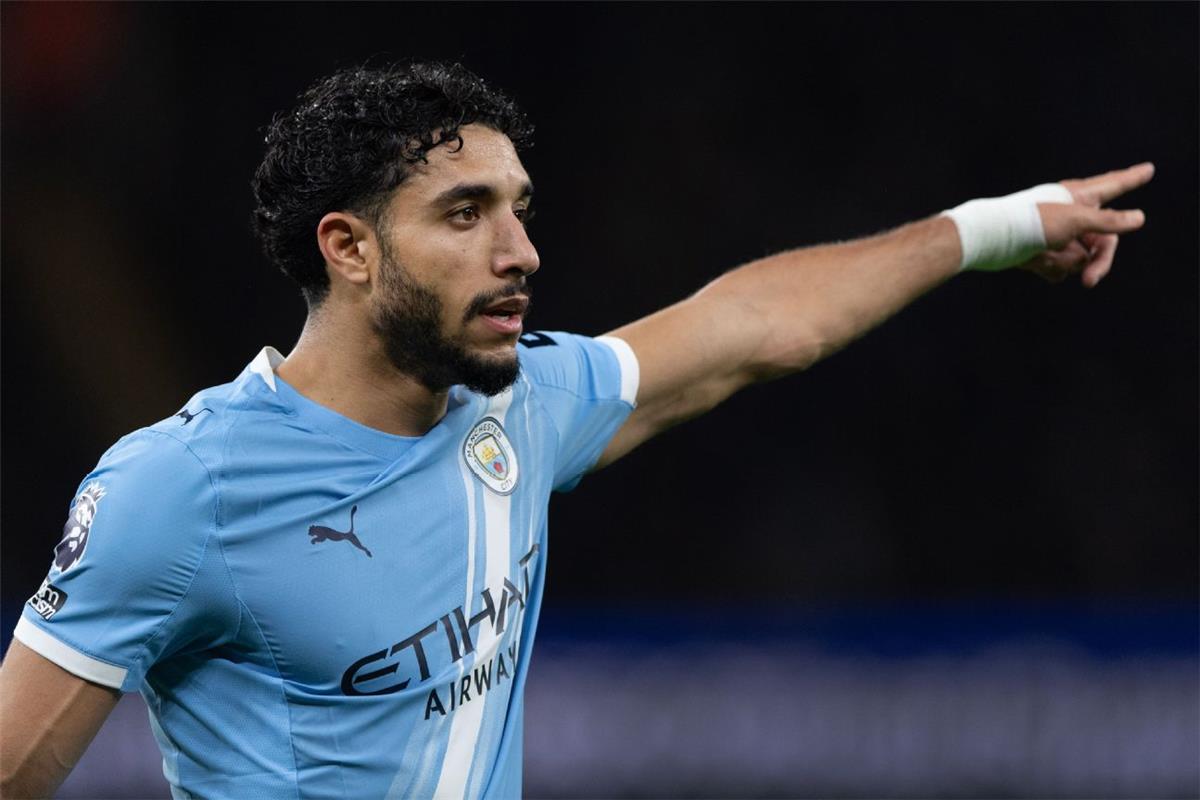 تقارير تكشف سبب عدم رحيل عمر مرموش عن مانشستر سيتي.. وفرص انضمامه لـ برشلونة