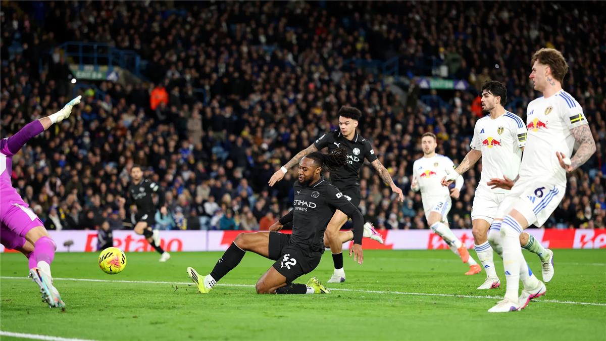 سيمينيو يسجل هدف مانشستر سيتي الأول أمام ليدز يونايتد