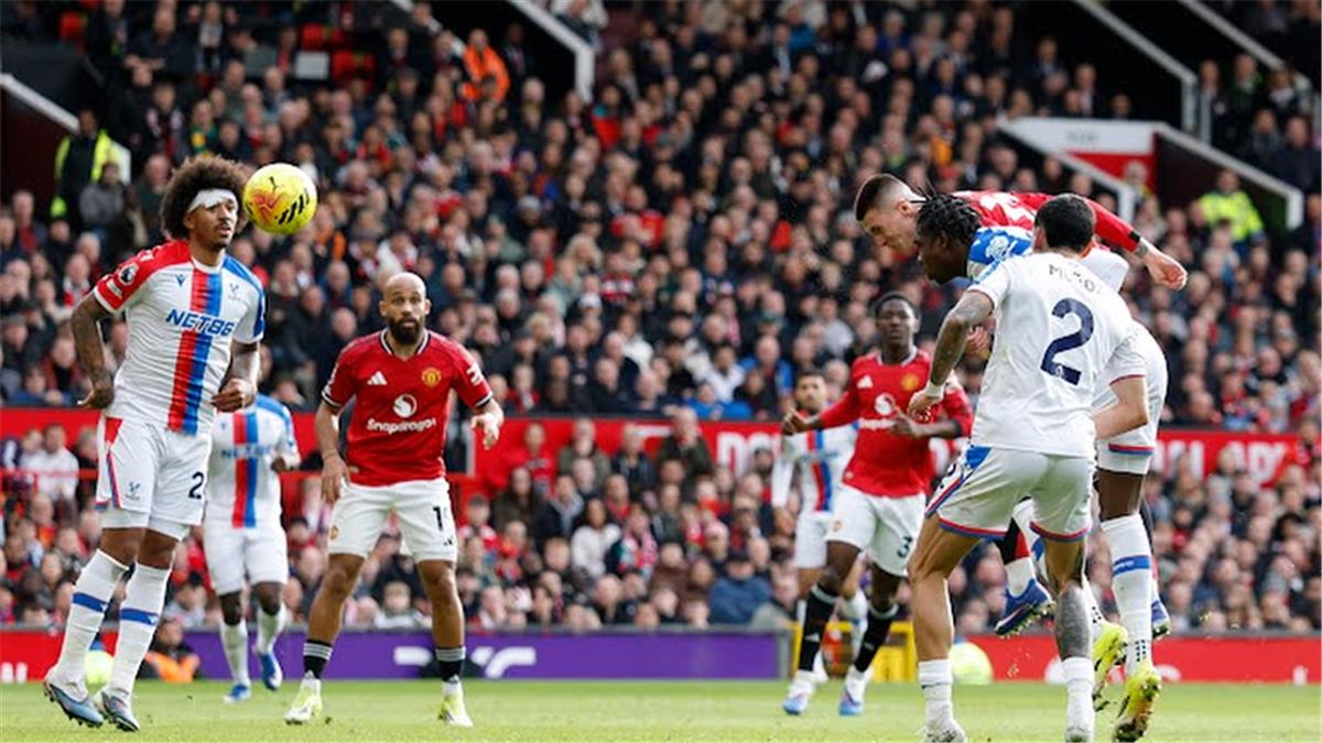 فيديو | مانشستر يونايتد يفوز على كريستال بالاس بثنائية في الدوري الإنجليزي