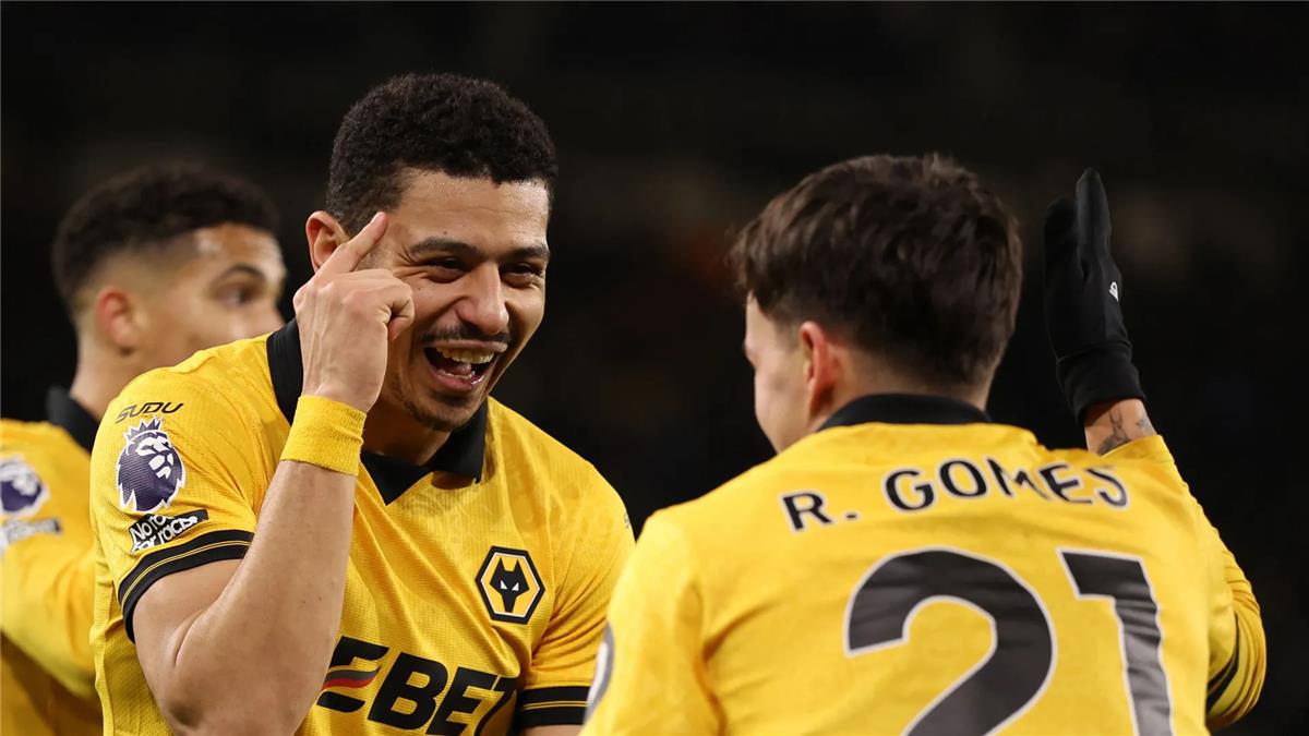 أندريه يسجل هدف ولفرهامبتون الثاني أمام ليفربول