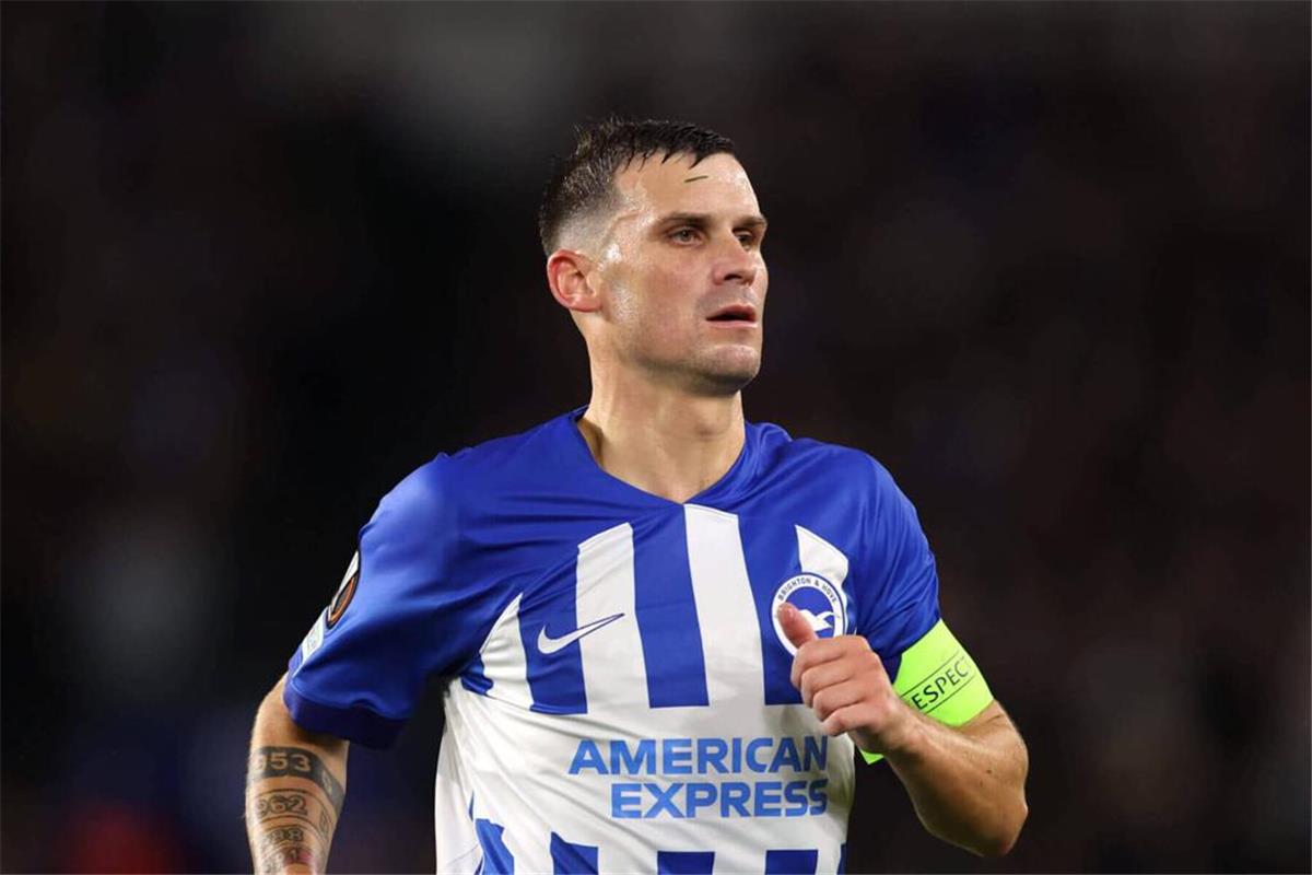 قائد برايتون ينتقد طريقة لعب آرسنال: الجماهير تريد مشاهدة مباراة كرة قدم