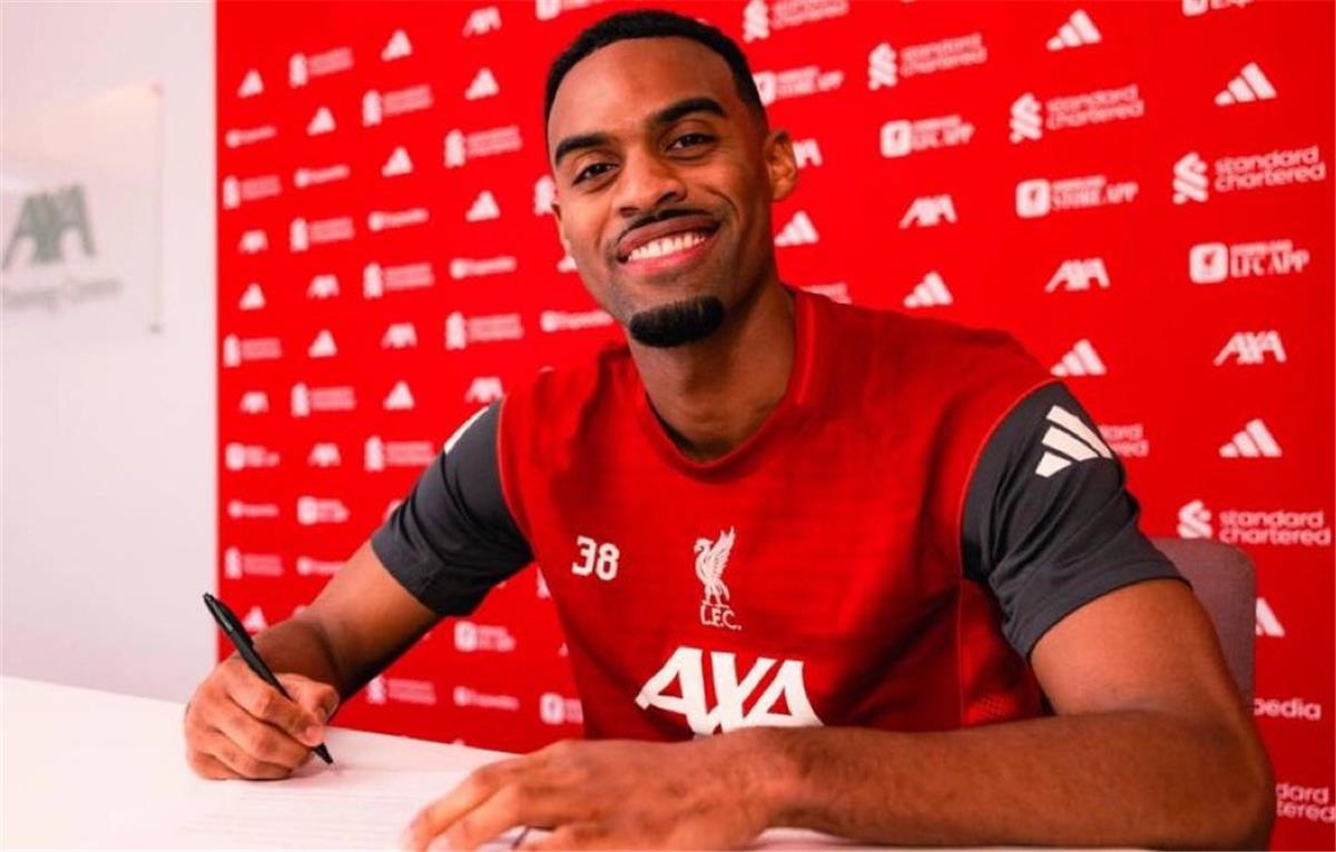 رسمياً.. ليفربول يجدد عقد ريان جرافنبيرخ حتى عام 2032