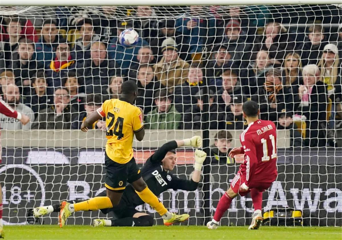 آس: محمد صلاح أثبت خطأ المشككين في مباراة ليفربول وولفرهامبتون