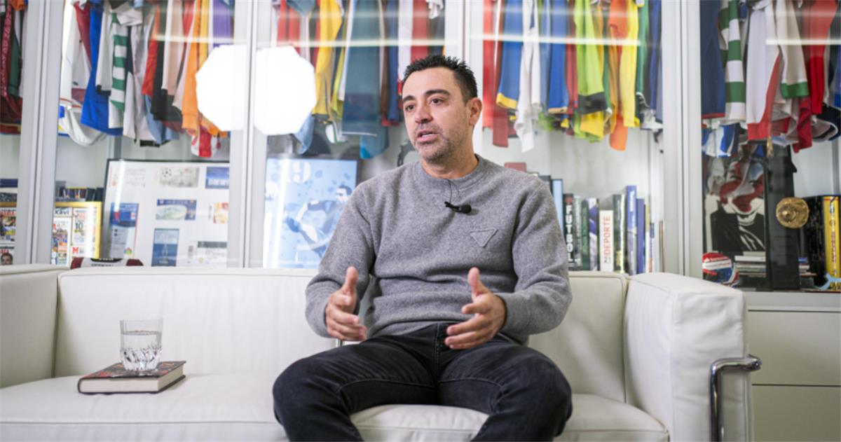 تشافي يكشف الكواليس: لابورتا كاذب وتسبب في عدم عودة ميسي إلى برشلونة 