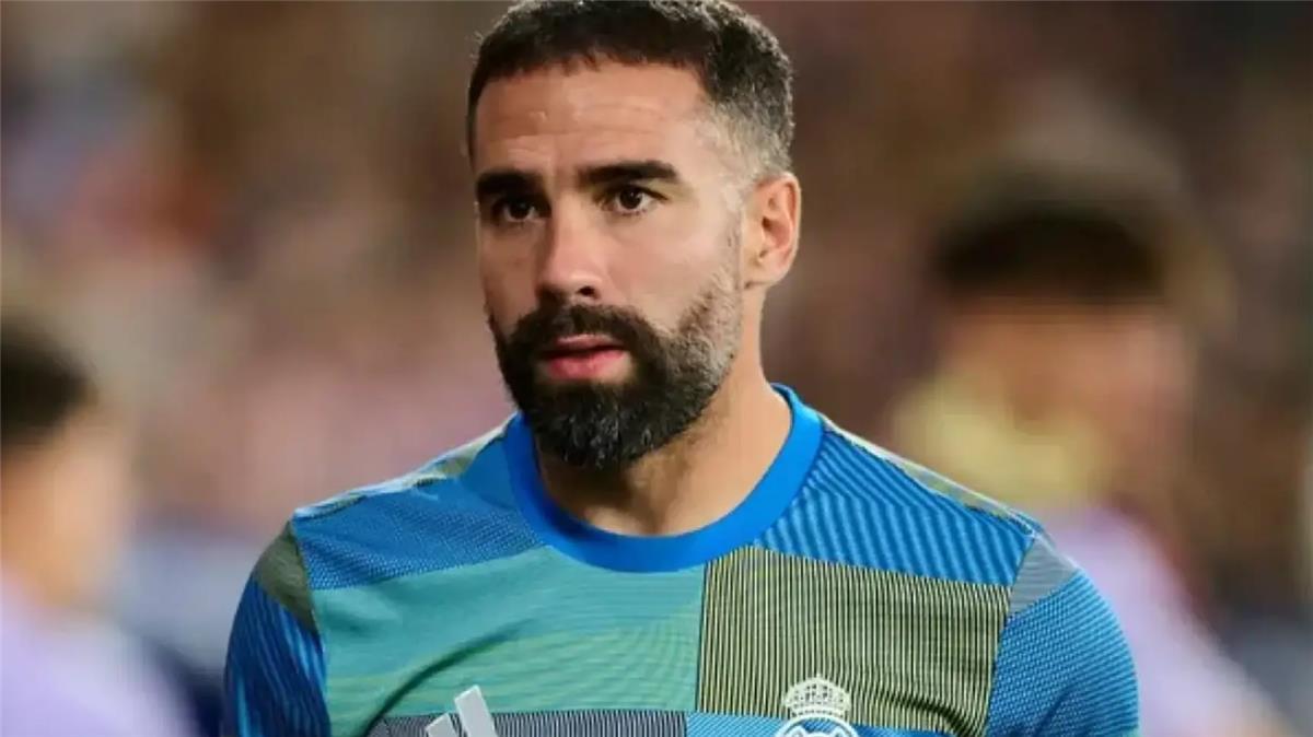 كارفاخال يرد على انتقادات مشجعي ريال مدريد: تفتقرون للاحترام 