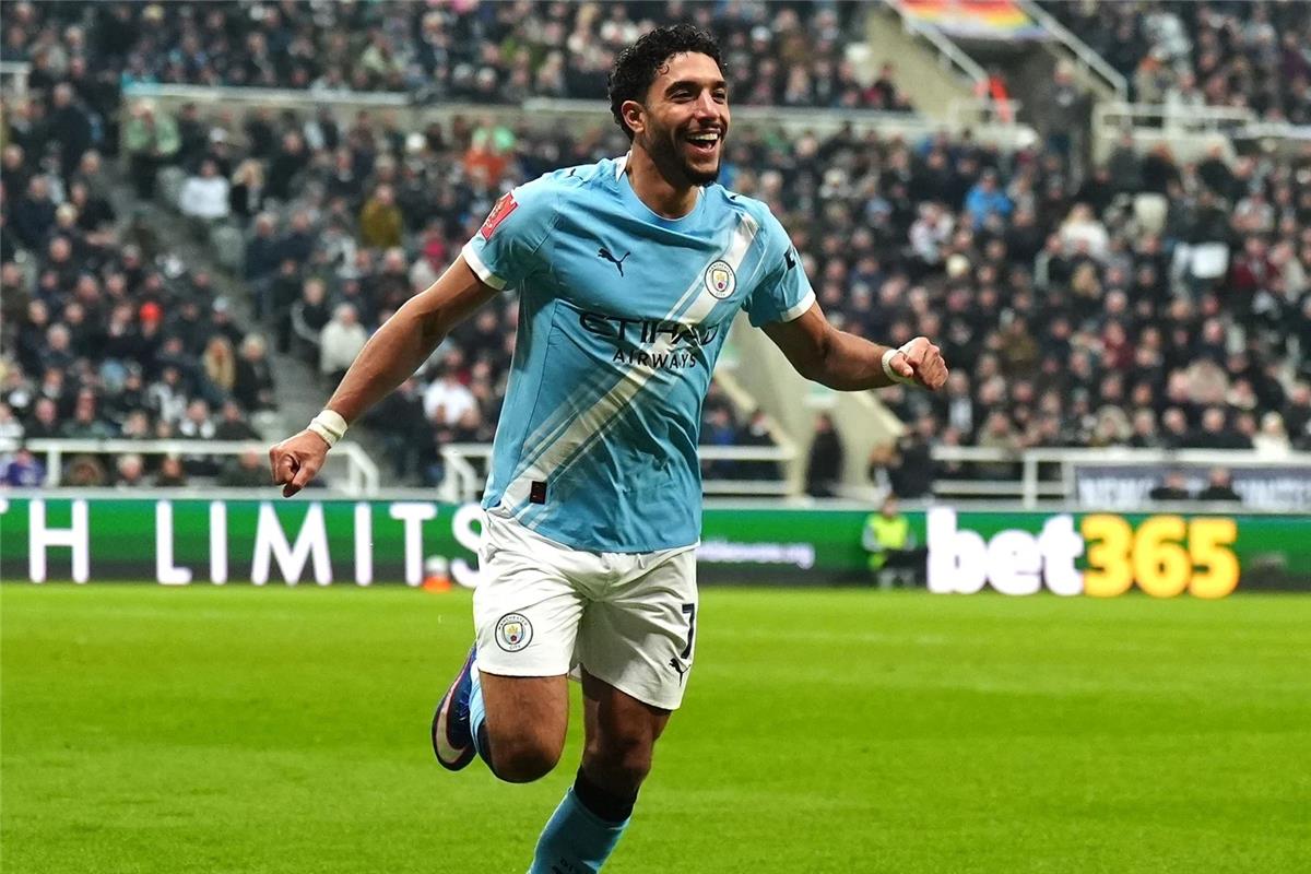 نشعر بالندم.. مالك نادِ إنجليزي: كنا قريبين من التعاقد مجانًا مع عمر مرموش