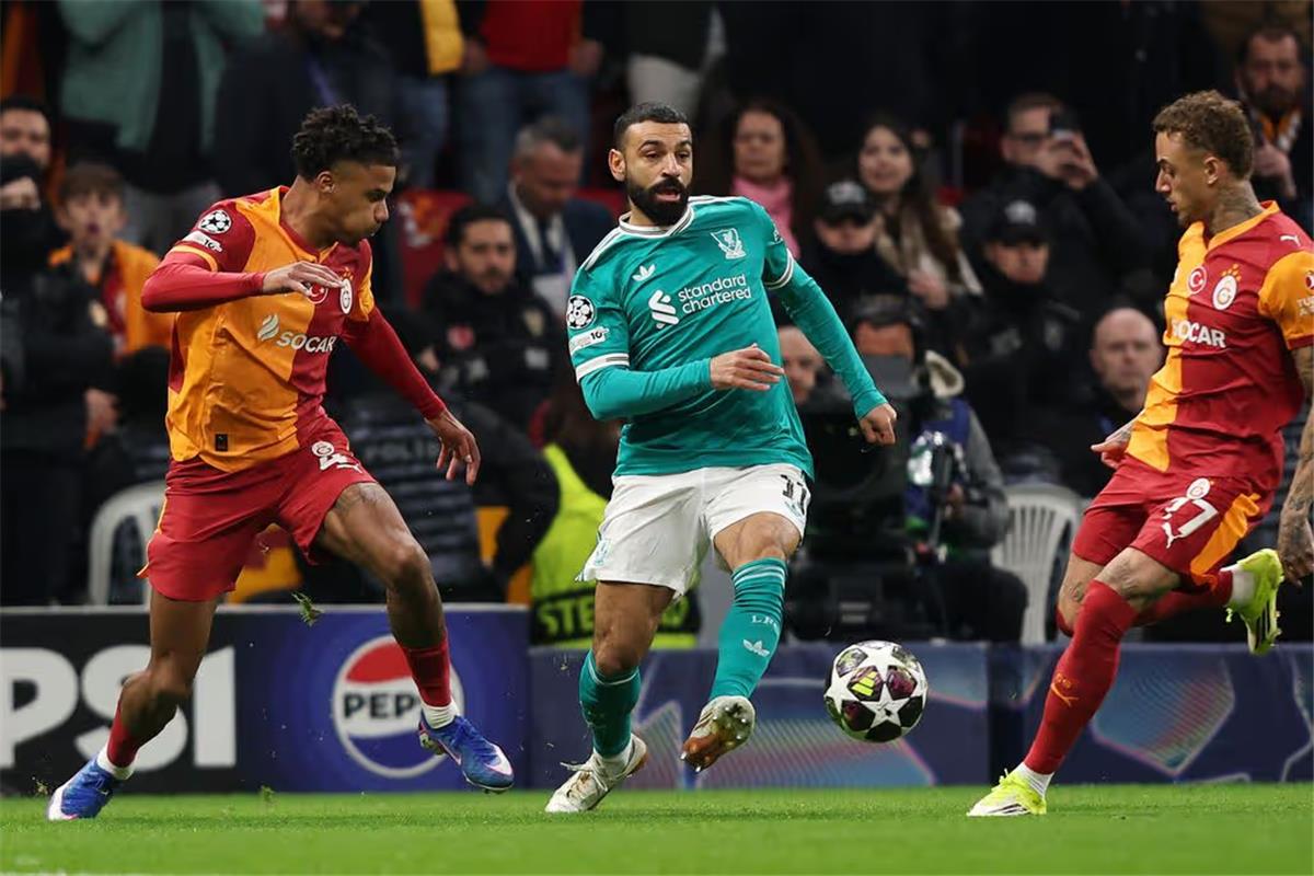 نقطة انفجار تقترب.. انتقادات لـ محمد صلاح بعد أدائه في مباراة ليفربول وجالطة سراي