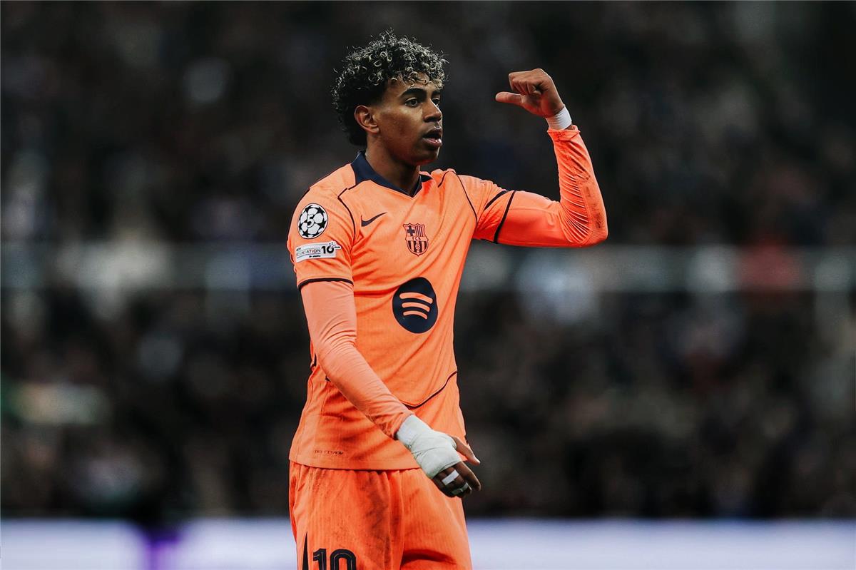 بهدوء.. لامين يامال يسجل هدف تعادل برشلونة أمام نيوكاسل