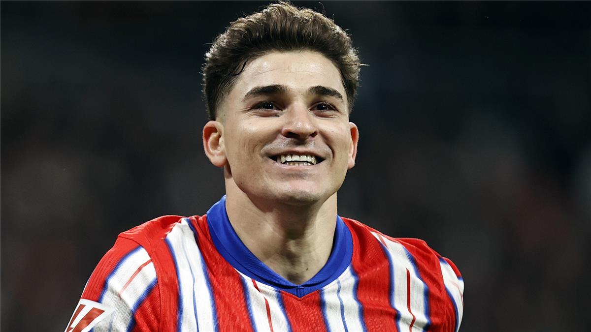 ألفاريز يحسم الجدل بشأن إمكانية انتقاله إلى برشلونة