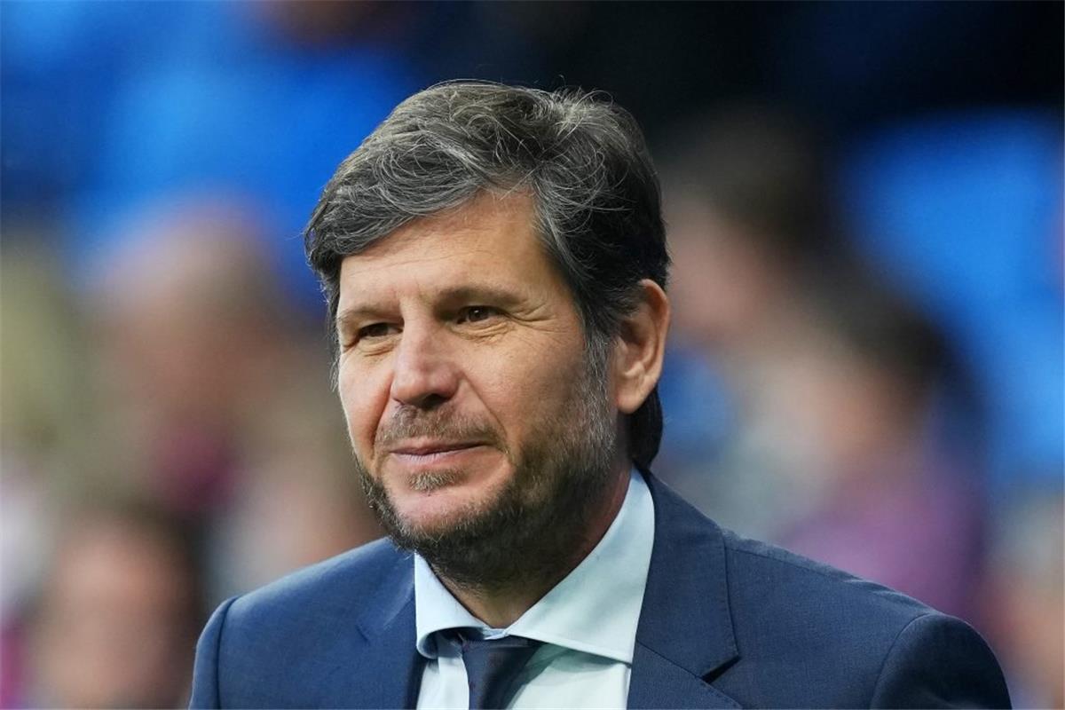 مدير برشلونة السابق يكذب لابورتا بشأن ميسي: تشافي كان محقًا