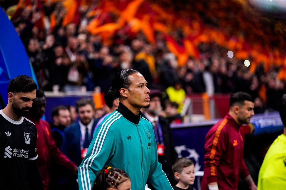 فان دايك عن استبدال صلاح ضد جالطة سراي: سيبقى لاعباً مهماً لنا