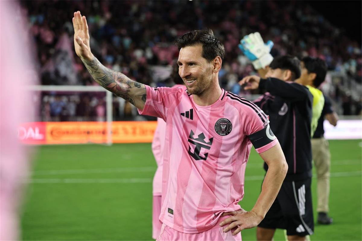 ميسي وهالاند يشعلان مناظرة فونت ولابورتا قبل انتخابات رئاسة برشلونة