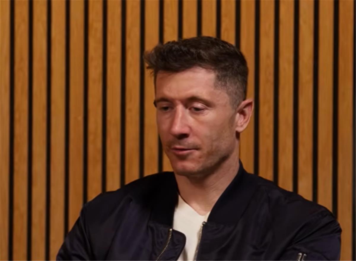 ليفاندوفسكي: معايير الكرة الذهبية غير مفهومة.. ولاعب برشلونة يستحقها