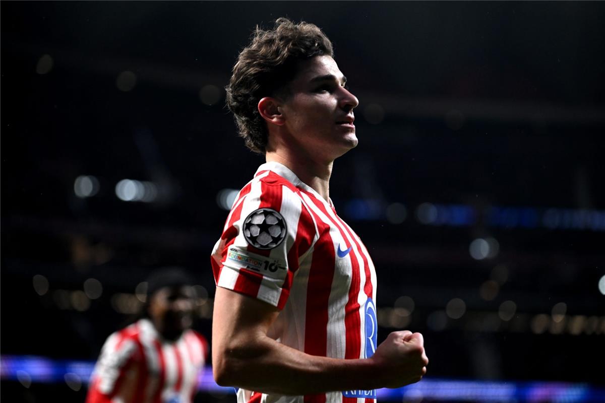 اليماني يعلق على مستقبل ألفاريز ويوجه رسالة إلى لابورتا بشأن انتخابات برشلونة