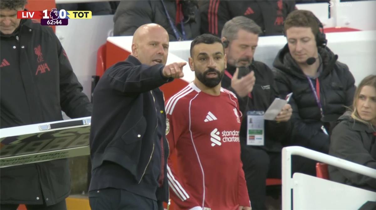 فيديو | سلوت ينفعل بسبب محمد صلاح في مباراة ليفربول وتوتنهام