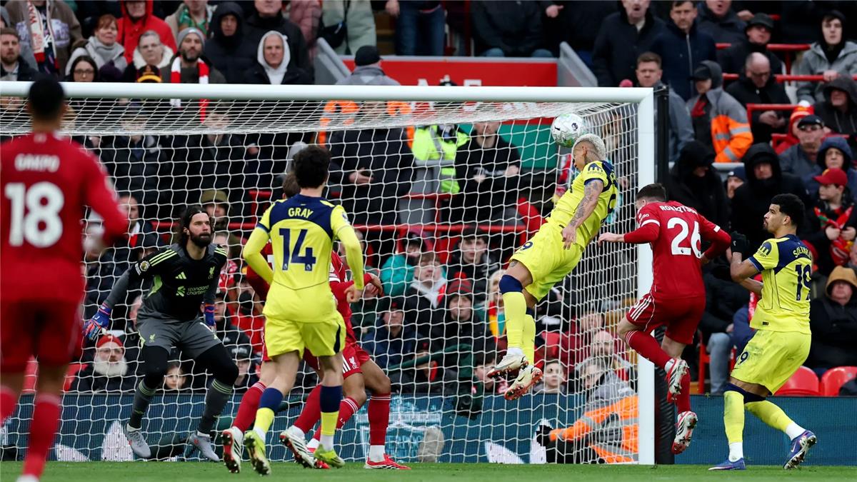 فيديو | بمشاركة محمد صلاح.. توتنهام يفرض تعادلًا قاتلًا على ليفربول في الدوري الإنجليزي