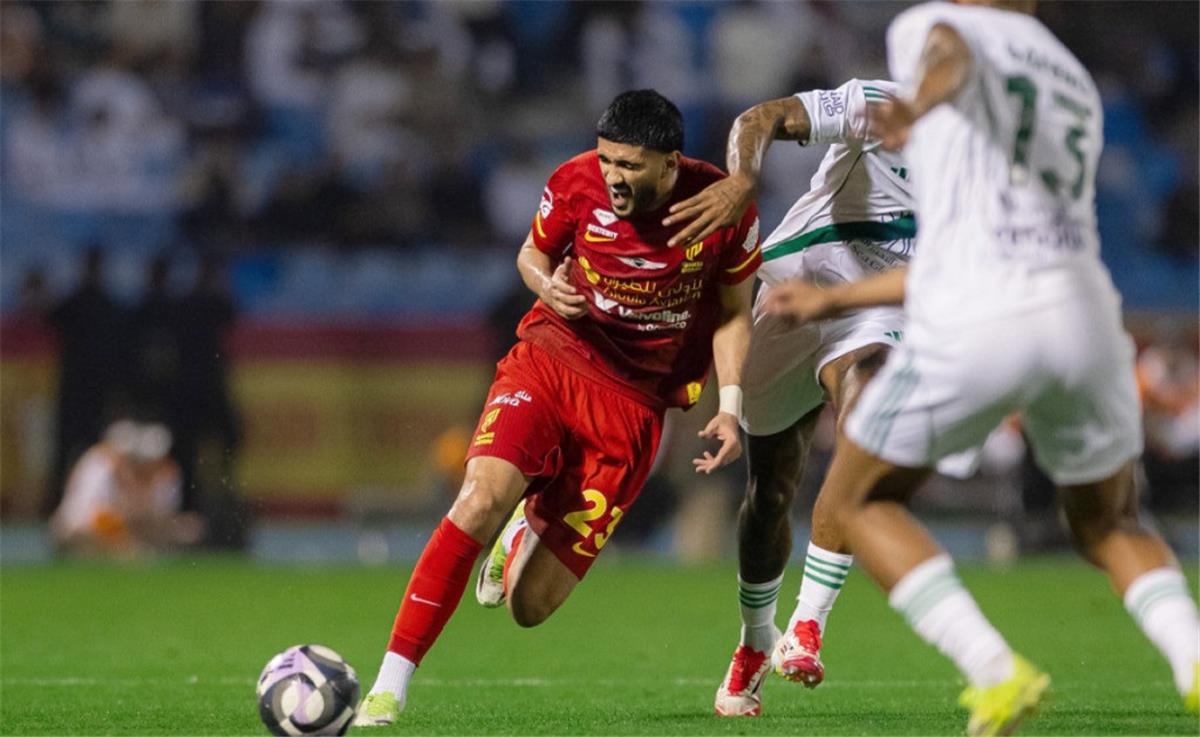 صدمة في القادسية.. إصابة قوية تُنهي موسم وليد الأحمد بعد التحام مع لاعب الأهلي