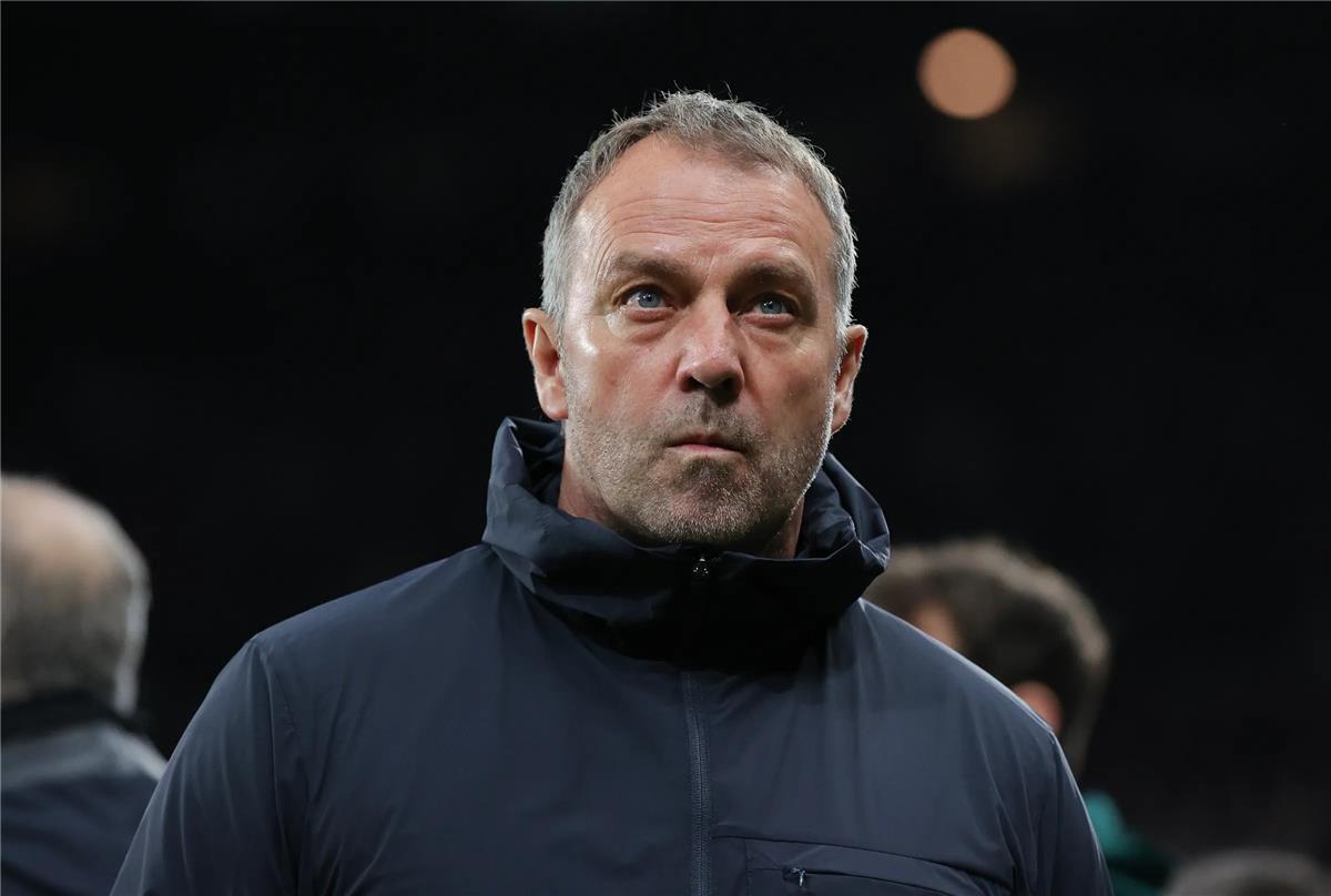 برشلونة يتمسك بموقفه تجاه مستقبل فليك.. والألماني يتخذ اتجاهًا معاكسًا