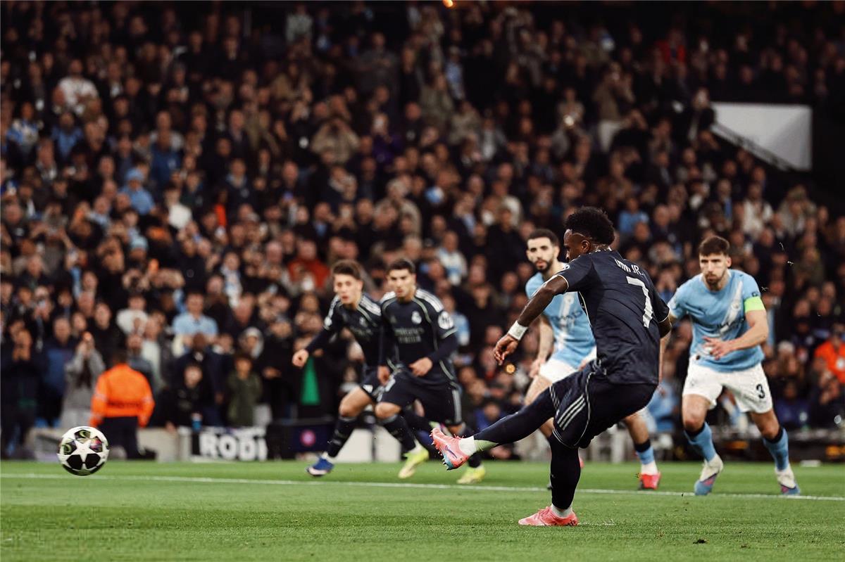 فينيسيوس جونيور يسجل هدف ريال مدريد الأول أمام مانشستر سيتي.. وطرد برناردو سيلفا