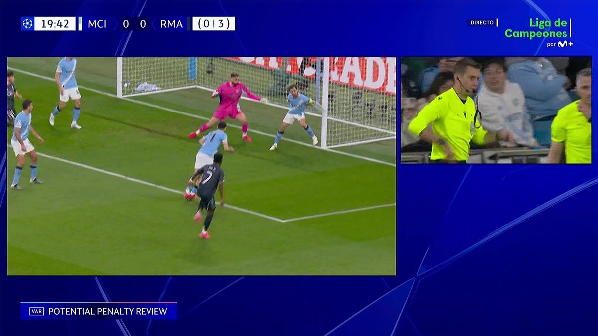 خبير تحكيمي يوضح مدى صحة طرد برناردو سيلفا وضربة جزاء فينيسيوس